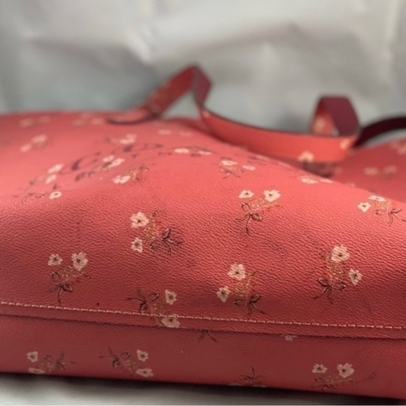 Coach Highline Tote in Floal Print. - Picture 3 of 8